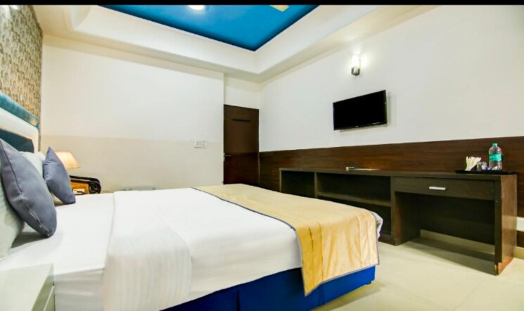 Room, sector 51 Pg For Girls In Sector 51 8064067