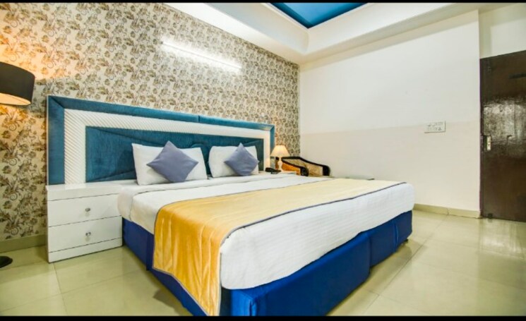 Room, sector 51 Pg For Girls In Sector 51 8064070