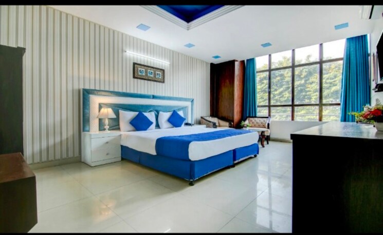 Room, sector 51 Pg For Girls In Sector 51 8064070