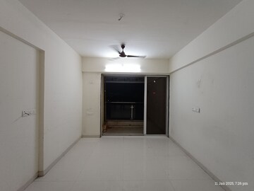Room in 1 BHK Apartment at Vipul Mahavir Sapphire, Ghansoli – for Rent