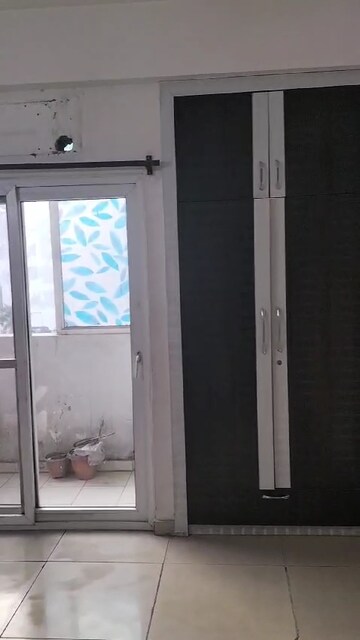 Room in 2.5 BHK Apartment at Sector 121 – for Rent