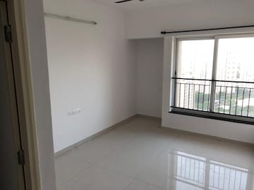 Room in 2 BHK Apartment at Rustomjee Urbania Azziano, Majiwada – for Sale