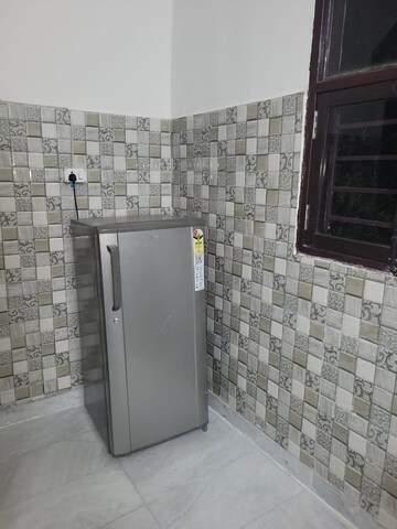 Building Lobby in 2 BHK Builder Floor at Ansal Plaza Sector-23, Sector 23 – for Rent