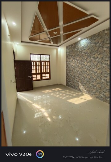 Room in 2 BHK Independent House at Jankipuram Extension – for Sale