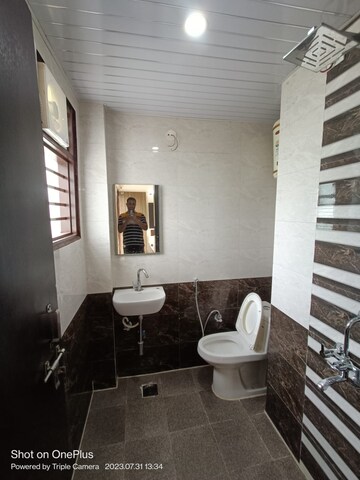 Bathroom in 1 BHK Builder Floor at Palam Vihar Residents Association, Palam Vihar – for Rent