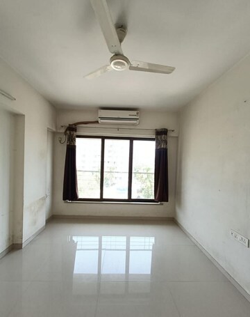 Room in 2.5 BHK Apartment at Chamunda Fortuna, Andheri West – for Sale