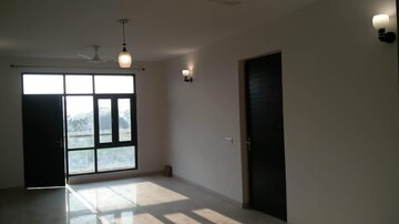 Room in 3 BHK Builder Floor at Omaxe New Chandigarh, North Mullanpur – for Rent