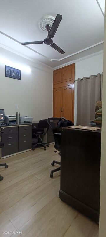 Living Room in 2.5 BHK Apartment at Mayur Vihar Phase 1 – for Rent