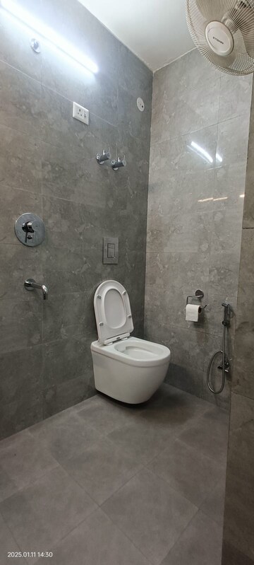 Bathroom in 2.5 BHK Apartment at Mayur Vihar Phase 1 – for Rent