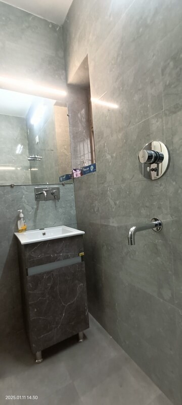 Bathroom in 2.5 BHK Apartment at Mayur Vihar Phase 1 – for Rent