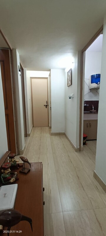 Living Room in 2.5 BHK Apartment at Mayur Vihar Phase 1 – for Rent