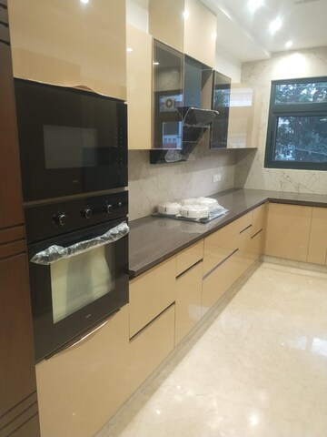 Kitchen in 4 BHK Builder Floor at DLF City Phase IV, Dlf Phase iv – for Sale