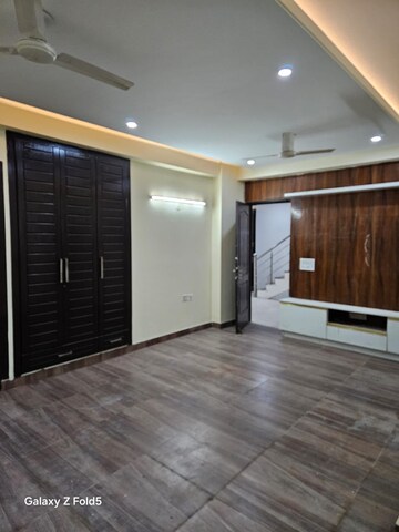 Room in 3 BHK Villa at Sindhuja Greens, Sector 10 Greater Noida – for Rent