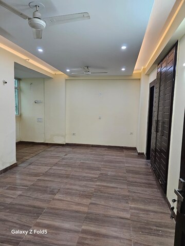 Room in 3 BHK Villa at Sindhuja Greens, Sector 10 Greater Noida – for Rent