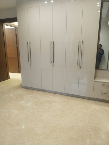 Building Lobby in 4 BHK Builder Floor at DLF City Phase IV, Dlf Phase iv – for Sale