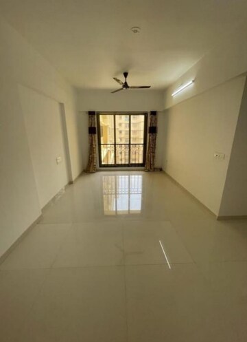 Room in 2 BHK Apartment at Kanakia Spaces Sevens, Andheri East – for Rent