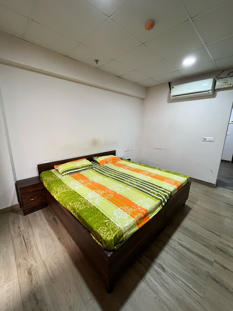 Bedroom, chandigarh-citi-center 1 Bedroom 500 Sq.Ft. Apartment In Vip Road Zirakpur 8064389