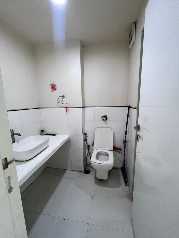 Team Area, samarth-aishwarya Commercial Office Space 900 Sq.Ft. In Andheri West Mumbai 8064452