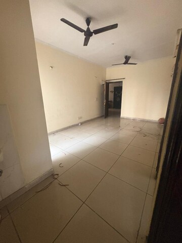 Room in 2 BHK Apartment at Geotech Pristine Avenue, Sector 16c Greater Noida – for Rent
