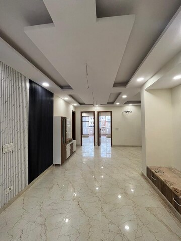 Building Lobby in 3 BHK Builder Floor at BPTP Eden Estate, Sector 81 – for Sale