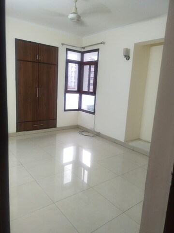 Room in 3 BHK Apartment at Orchid Gardens, Sector 54 – for Rent