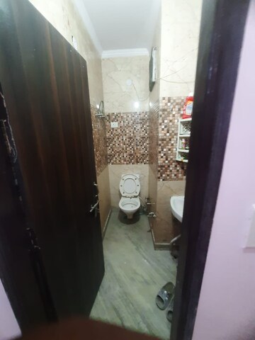 Bathroom in 1 BHK Builder Floor at Rohini Sector 8 – for Rent