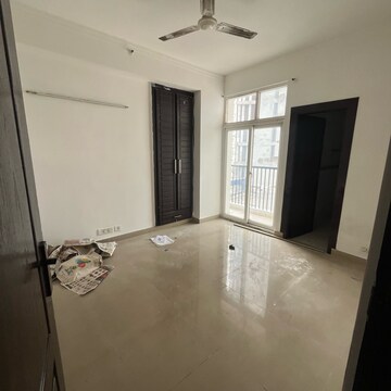 Room in 3 BHK Apartment at Amrapali Platinum, Sector 119 – for Rent
