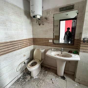 Bathroom in 3 BHK Apartment at Amrapali Platinum, Sector 119 – for Rent