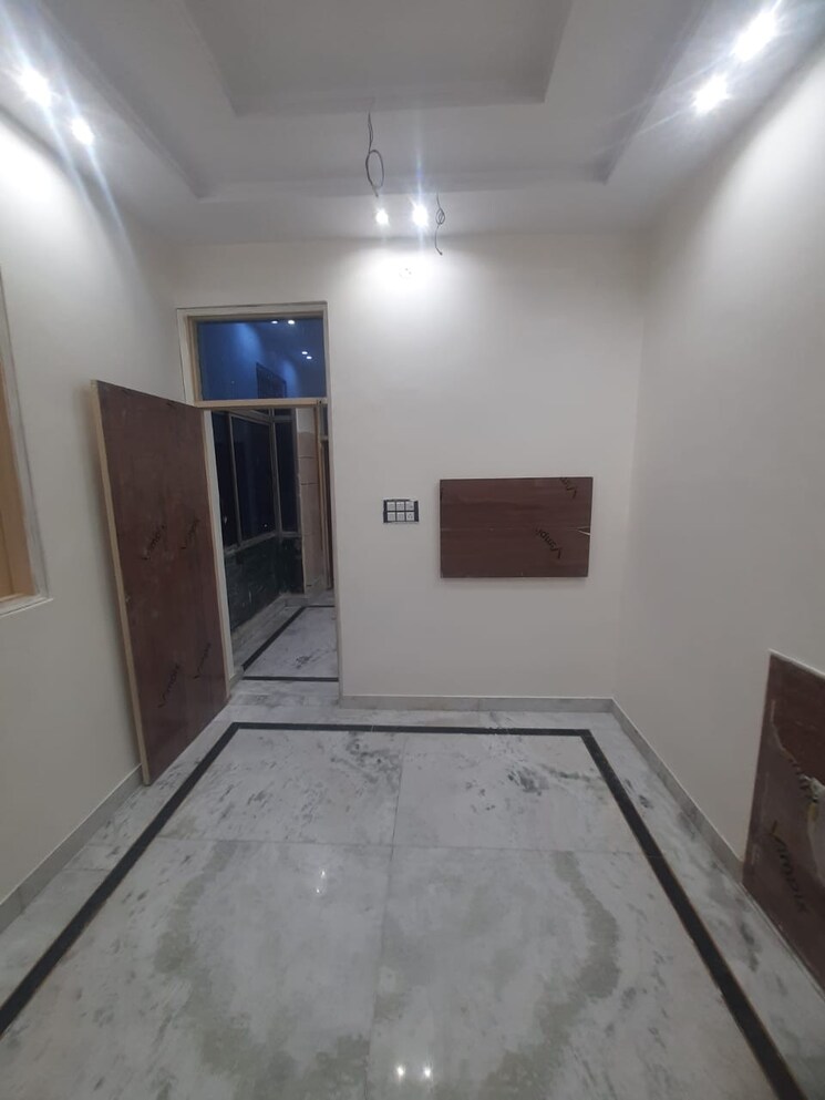 Room, rohini sector 7 2 Bedroom 500 Sq.Ft. Builder Floor In Rohini Sector 7 Delhi 8064535