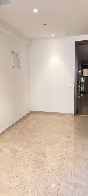 Room in 1 BHK Apartment at Hiranandani Regent Hill, Powai – for Rent