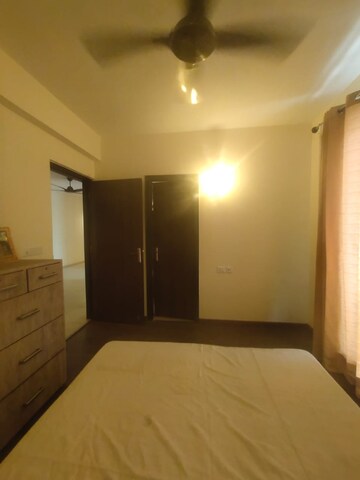 Room in 3 BHK Builder Floor at Omaxe Heights, Sector 86 – for Rent