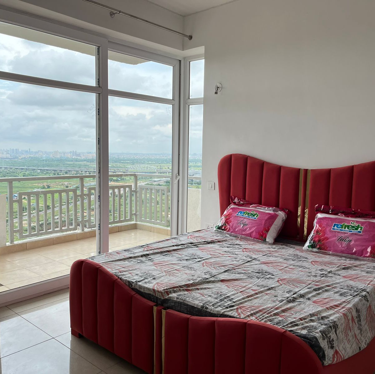 2 BHK Apartment For Sale in SS The Leaf