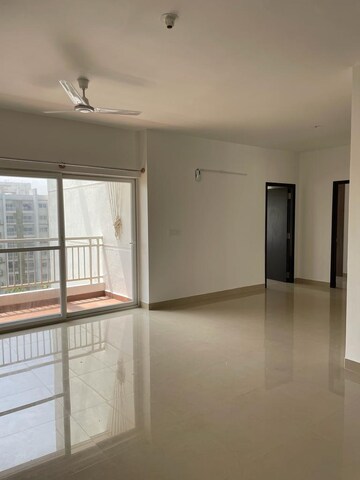 Room in 2.5 BHK Apartment at Ozone Urbana Pavilion, Devanahalli – for Rent