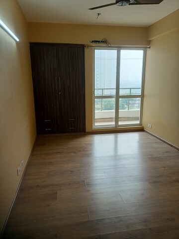 Room in 4 BHK Apartment at 3C Lotus Panache, Sector 110 – for Rent