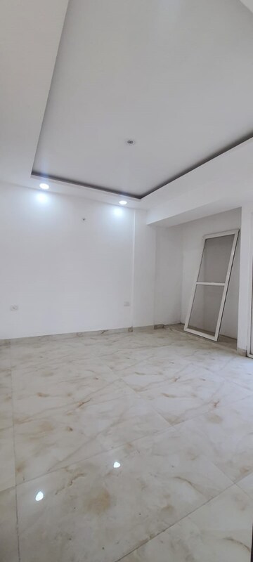Room in 2 BHK Apartment at VVIP Mangal, Raj Nagar Extension – for Rent