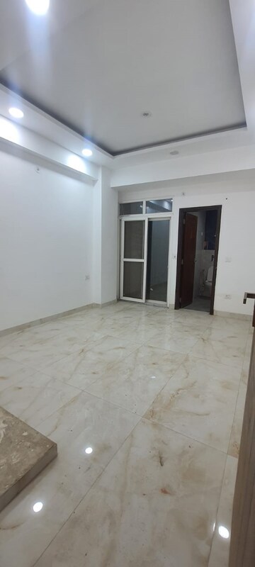 Room in 2 BHK Apartment at VVIP Mangal, Raj Nagar Extension – for Rent