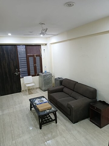 Living Room in 1 BHK Builder Floor at Ansal Sushant Lok I, Sector 43 – for Rent