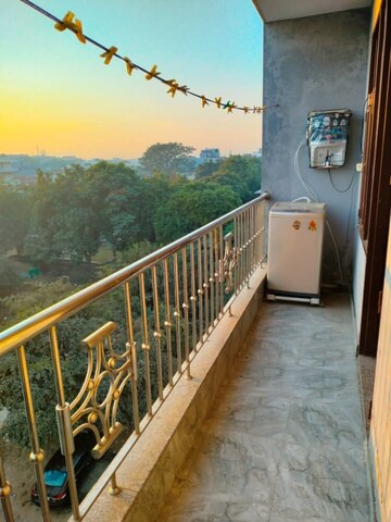 Balcony in 1 BHK Builder Floor at Ansal Sushant Lok I, Sector 43 – for Rent