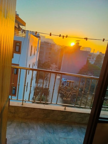 Furnished Amenities in 1 BHK Builder Floor at Ansal Sushant Lok I, Sector 43 – for Rent