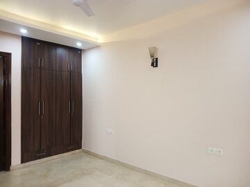 Room in 3 BHK Builder Floor at Ardee City, Sector 52 – for Rent