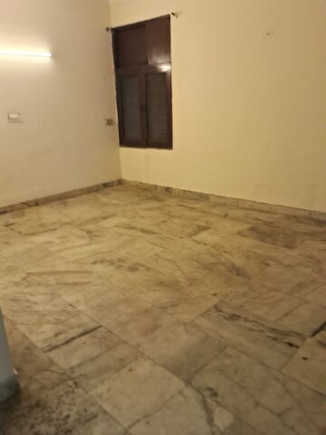 Room in 3 BHK Builder Floor at Sector 19 – for Rent