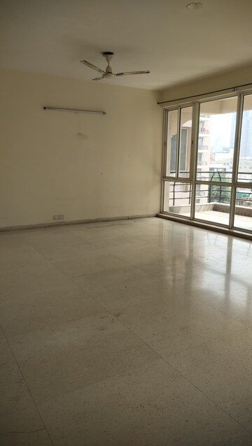 Room in 3 BHK Apartment at Unitech Escape, Sector 50 – for Sale