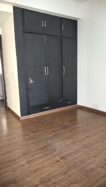 Furnished Amenities in 3 BHK Apartment at Unitech Escape, Sector 50 – for Sale