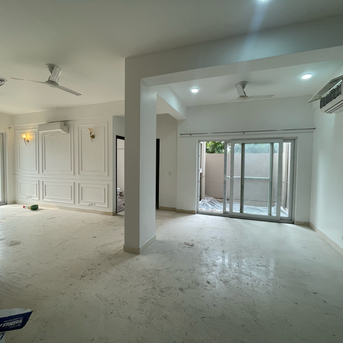 3 BHK + Servant Room,Extra Room Villa For Sale in BPTP Amstoria