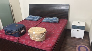 Furnished Amenities in 2.5 BHK Apartment at Microtek Greenburg, Sector 86 – for Rent