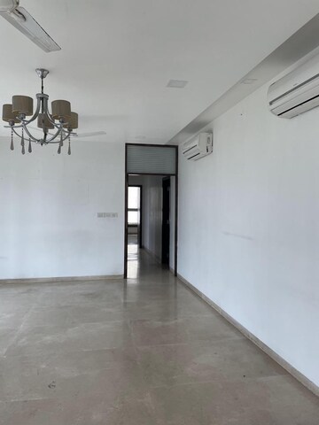 Room in 3 BHK Apartment at Oberoi Exquisite Goregaon, Goregaon East – for Rent
