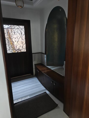 Furnished Amenities in 3 BHK Apartment at Vastu Apartment Juhu, Juhu – for Rent