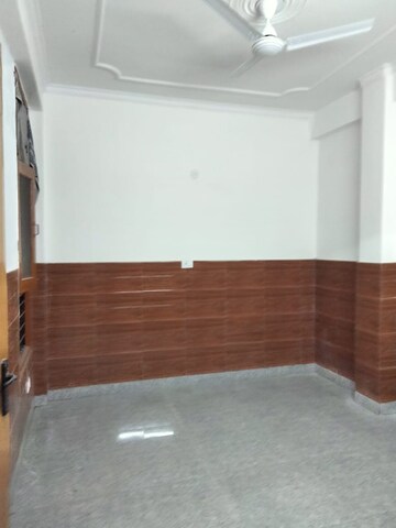 Room in 2 BHK Builder Floor at Sector 43 – for Sale