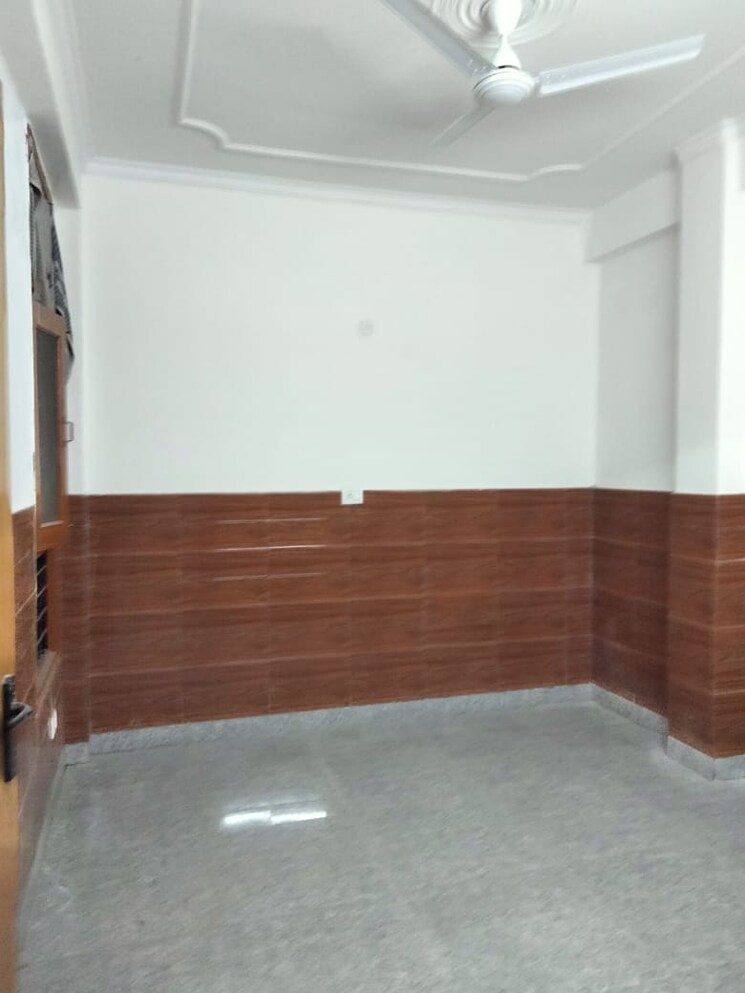 Room, sector 43 2 Bedroom 300 Sq.Yd. Builder Floor In Sector 43 Faridabad 8064999