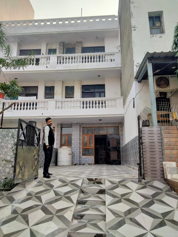 Exterior View, sector 43 2 Bedroom 300 Sq.Yd. Builder Floor In Sector 43 Faridabad 8064999